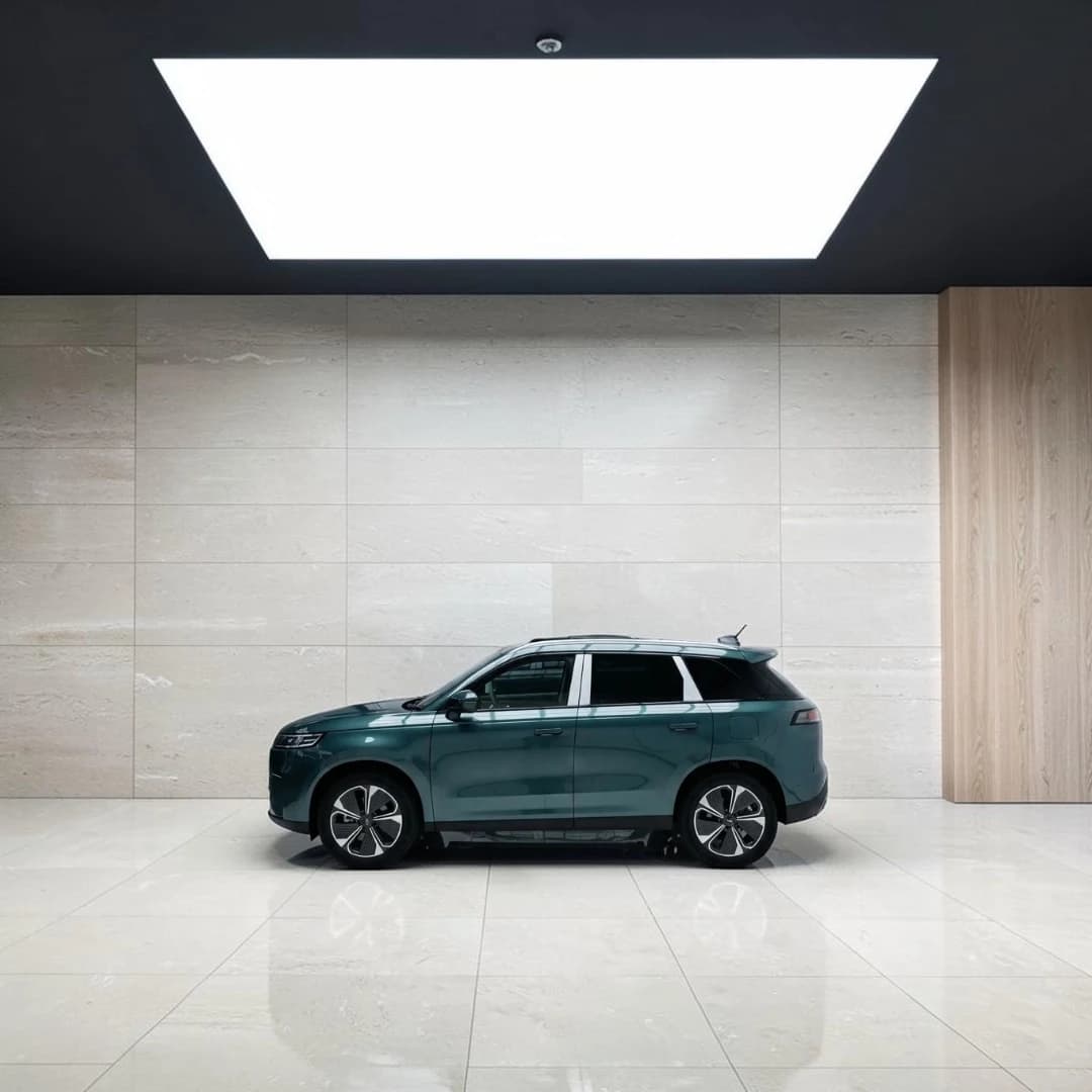 Profil samping Jaecoo J5 EV Premium hijau